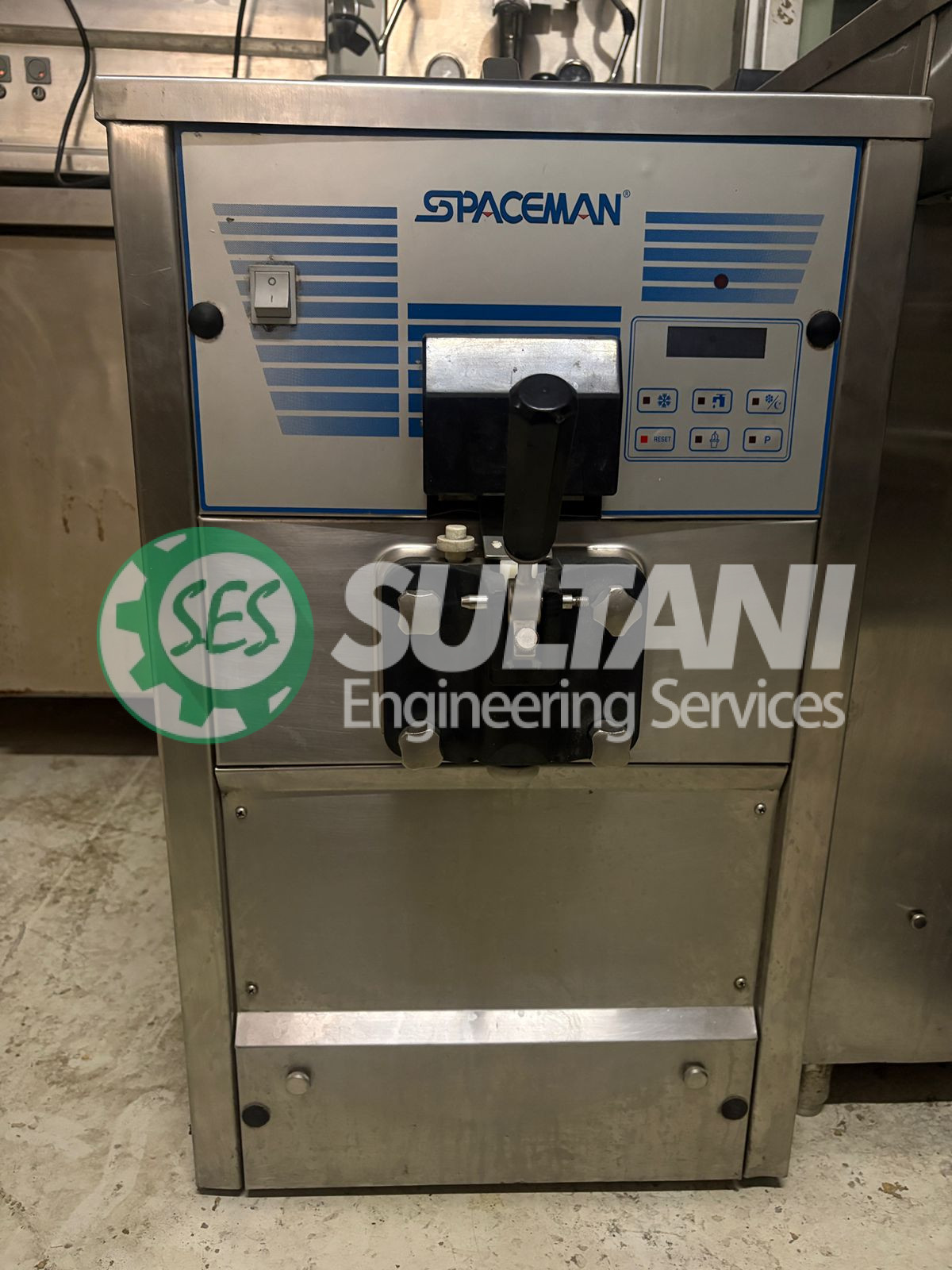 Spaceman 6228 Soft Serve Ice Cream Machine – Professional Single Flavour Ice Cream Maker - Image 3